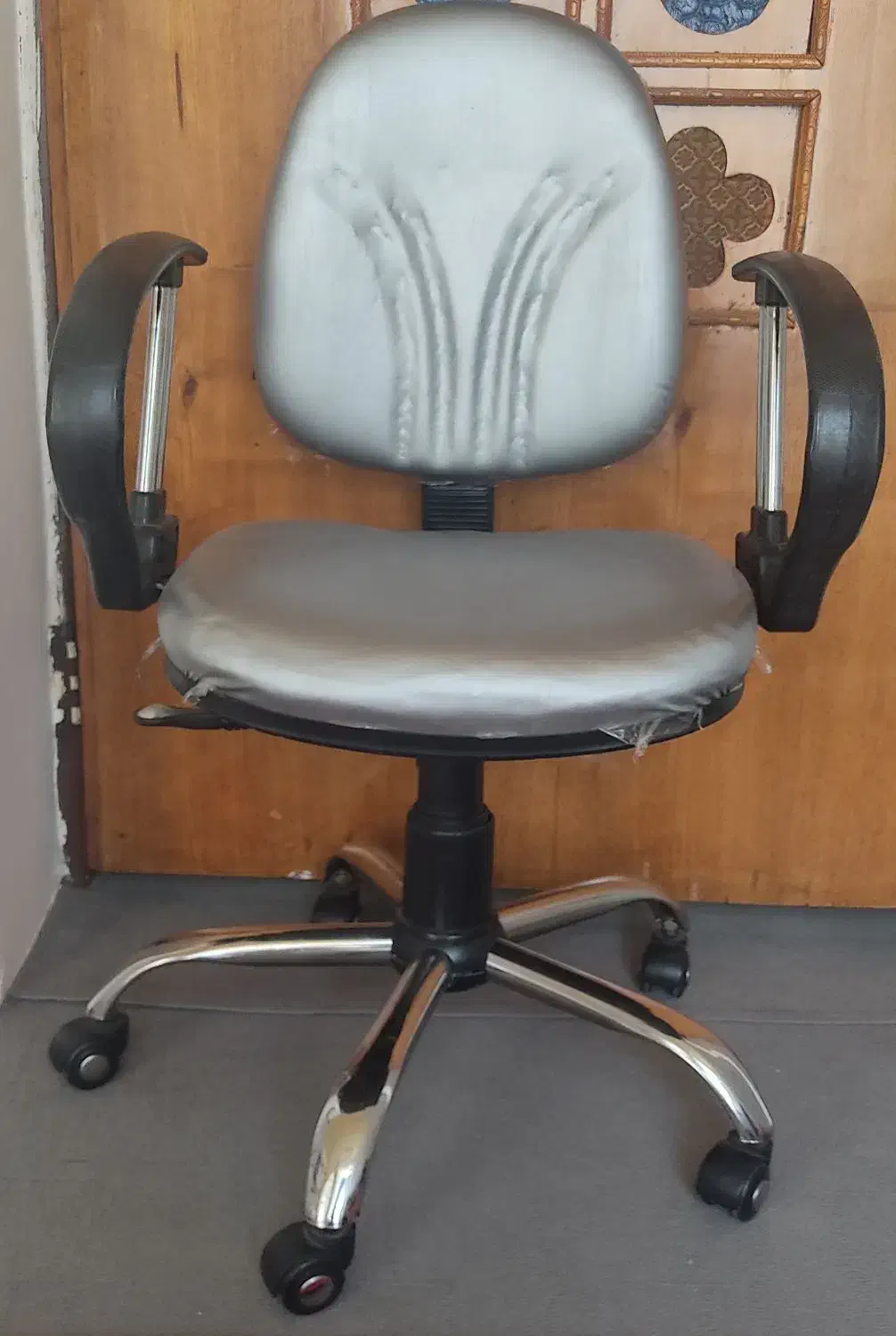 صندلی چرخ دار|صندلی و نیمکت|سنندج, |دیوار