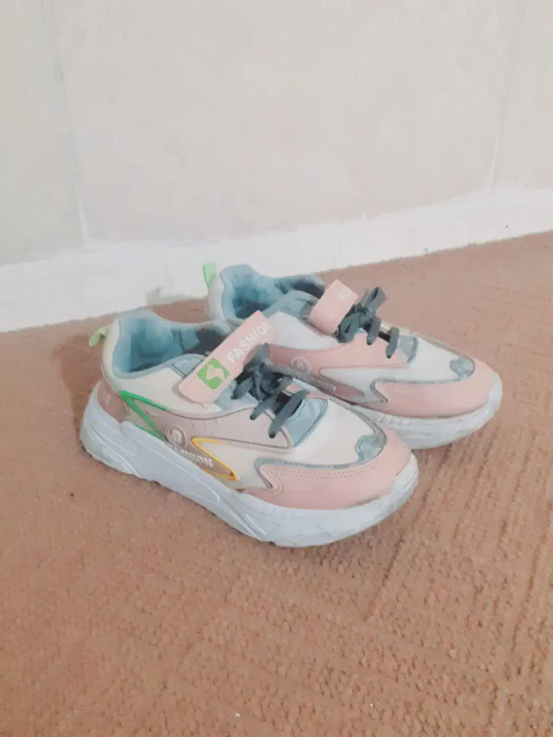 کفش و کیف|کیف، کفش، کمربند|گرگان, |دیوار