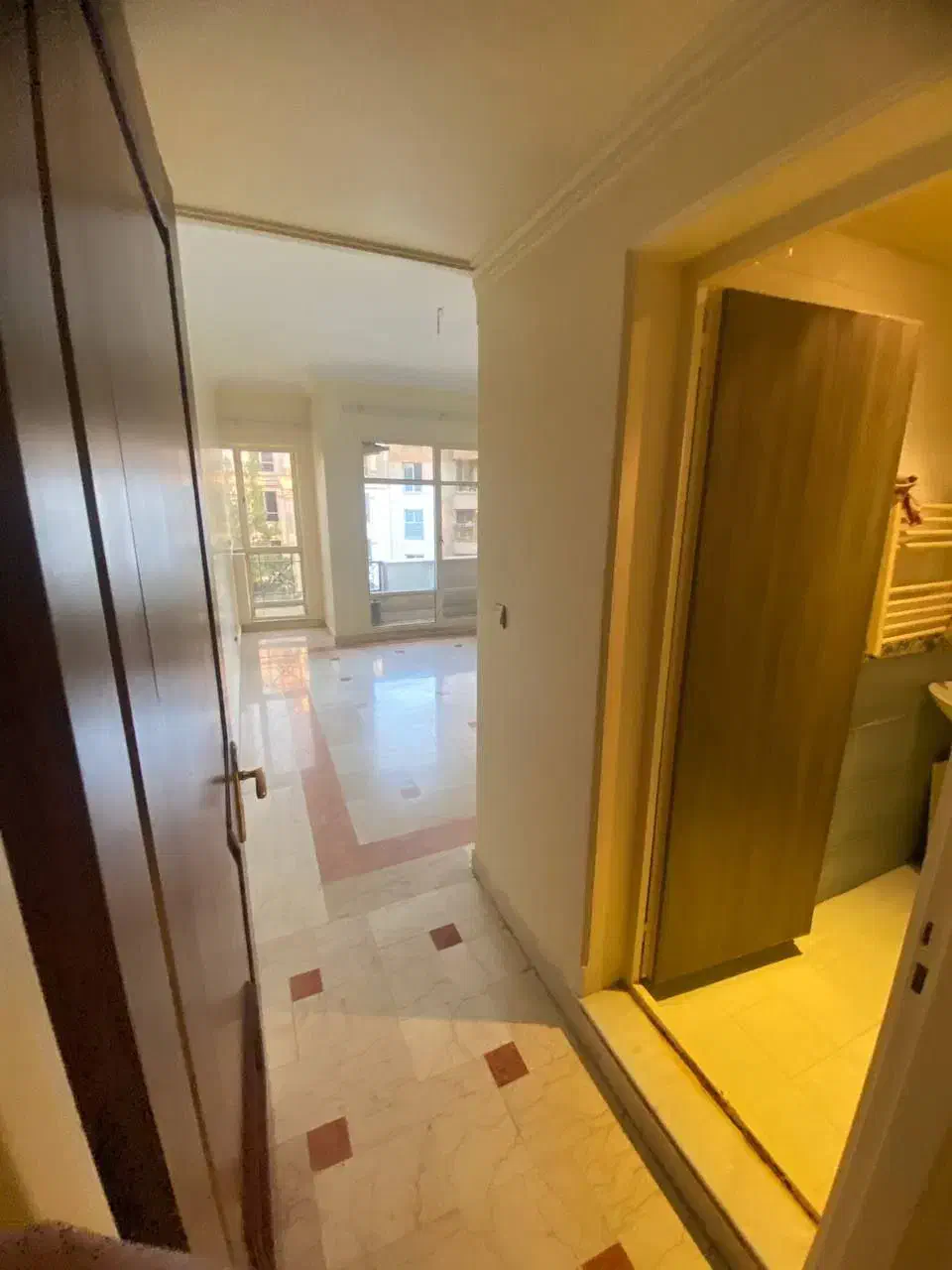 میرداماد شمالی ۲۰۰متر سه خوابه