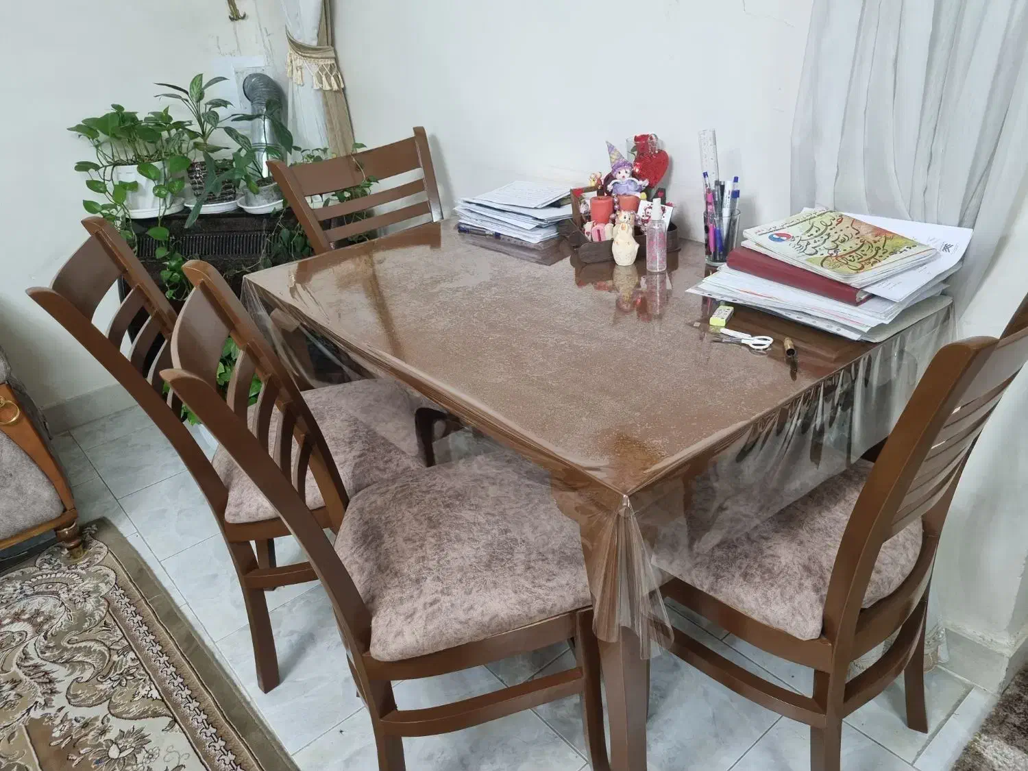 فروش یک دست میز و صندلی نهارخوری شیک و نو|میز و صندلی غذاخوری|کازرون, |دیوار