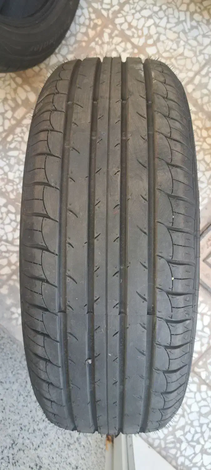 لاستیک .تایر کویر سایز ۲۱۵ ۵۵ ۱۸|قطعات یدکی و لوازم جانبی|قم, باغ کرباسی|دیوار