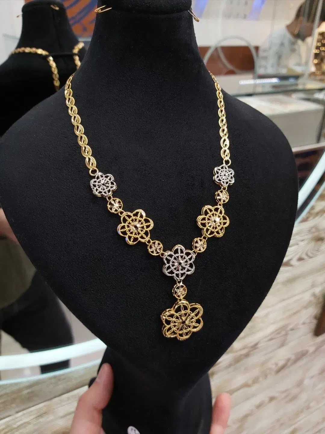 گردبند (کد1768) ایران زمین، فردوسی جنوبی|جواهرات|نیشابور, فردوسی جنوبی|دیوار