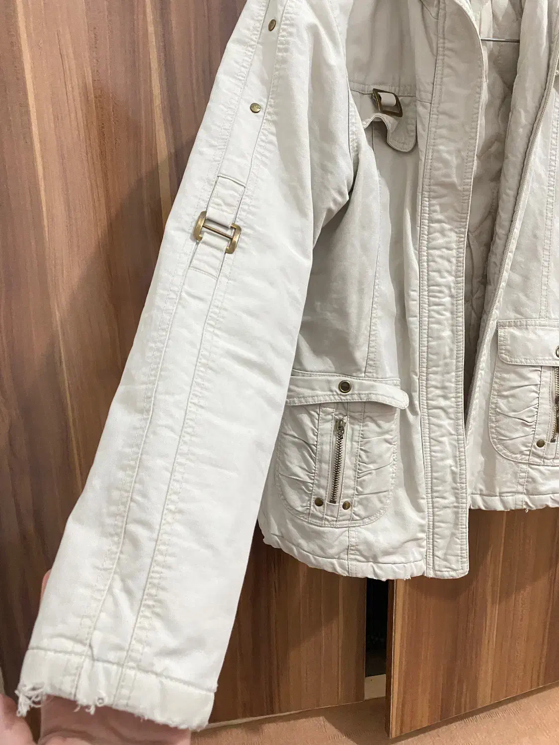 کاپشن|لباس|مشهد, طبرسی شمالی|دیوار