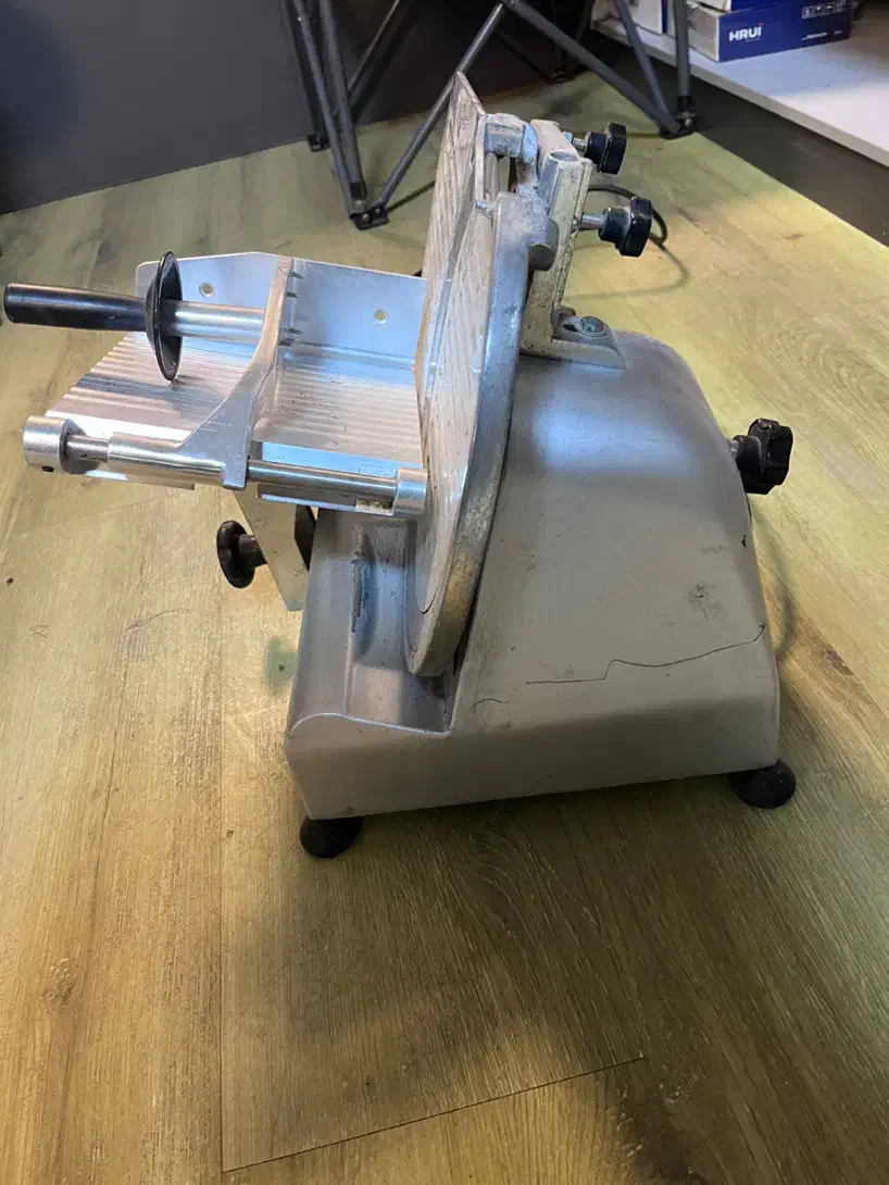 ترازو و کالباس بر ایتالیایی|فروشگاه و مغازه|لولمان, |دیوار