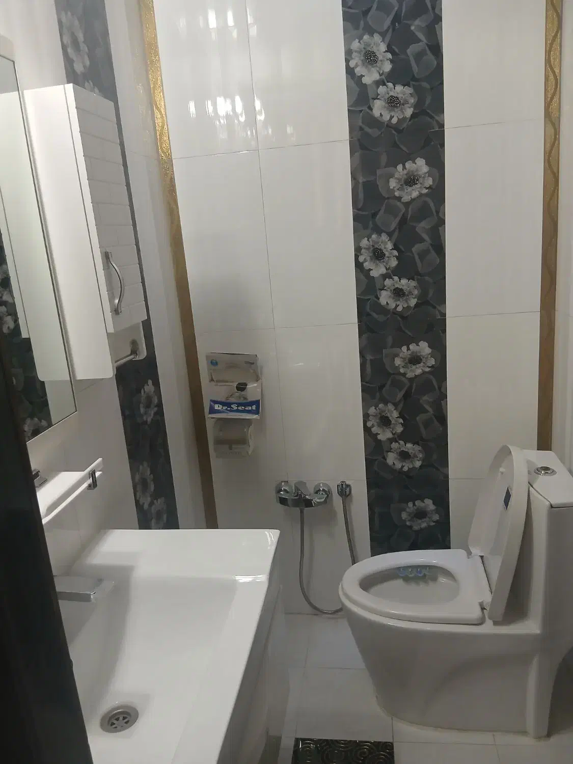 ۱۲۰ متری در حد نوساز / لوکیشن تاپ پاسداران