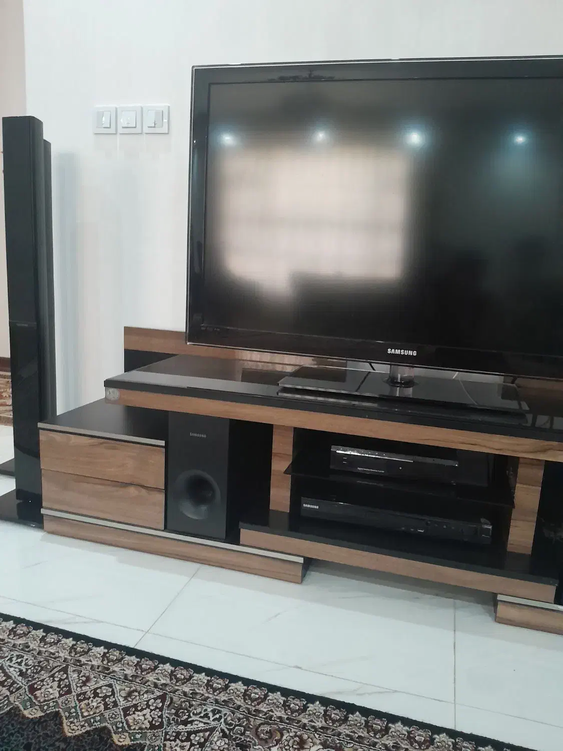 میز تلوزیون و تلوزیون|تلویزیون و پروژکتور|قدس, شهر‌قدس|دیوار