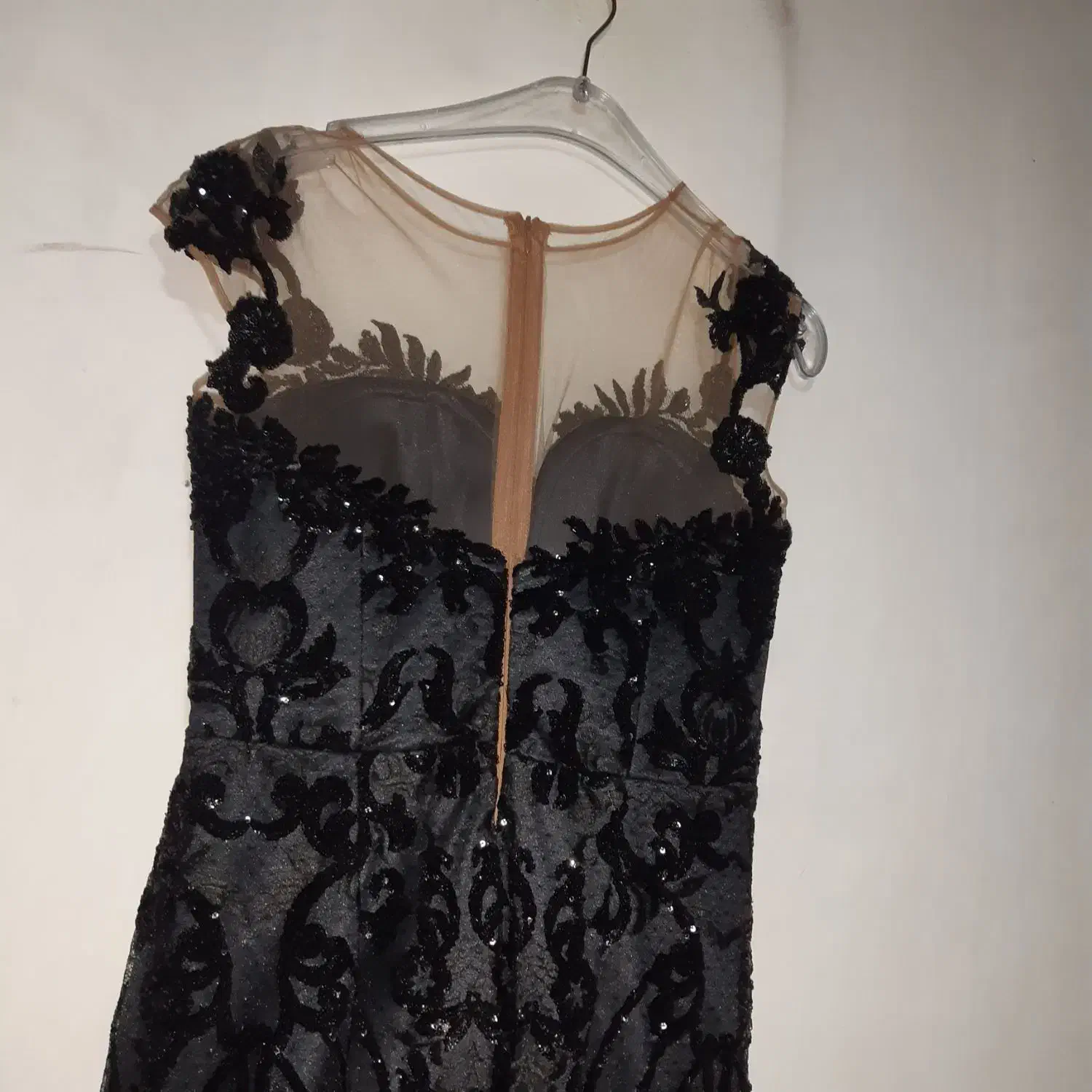 لباس مجلسی بلند|لباس|فریدون‌کنار, |دیوار