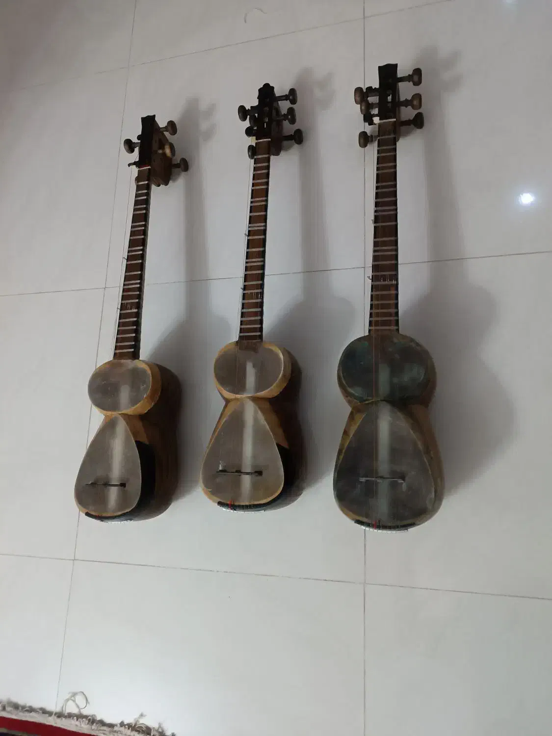 تار آذربایجانی|سازهای سنتی|سلماس, |دیوار