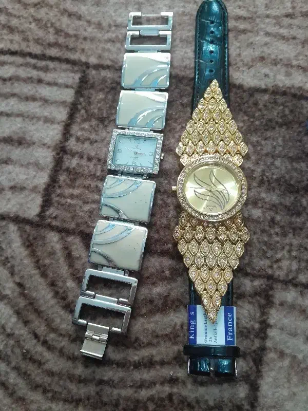 دوساعت زنانه|ساعت|اهواز, کوی طلاب|دیوار