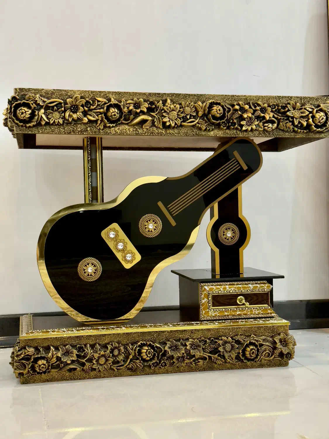 آینه و میز|آینه|چهاردانگه (تهران), |دیوار