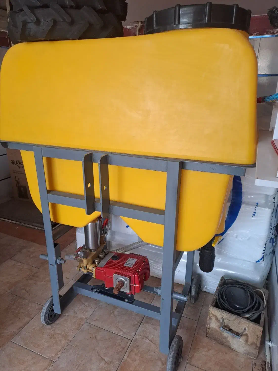 سمپاش پشت تراکتوری ۶۰۰ لیتری|ماشین‌آلات صنعتی|سراب, |دیوار