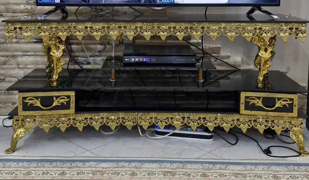 میز تلویزیون برنز|میز تلویزیون|ری, جوانمرد قصاب|دیوار