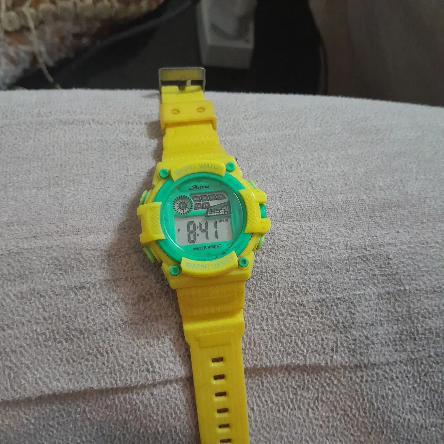 ساعت بچگانه|ساعت|گلبهار, شهر جدید گلبهار|دیوار