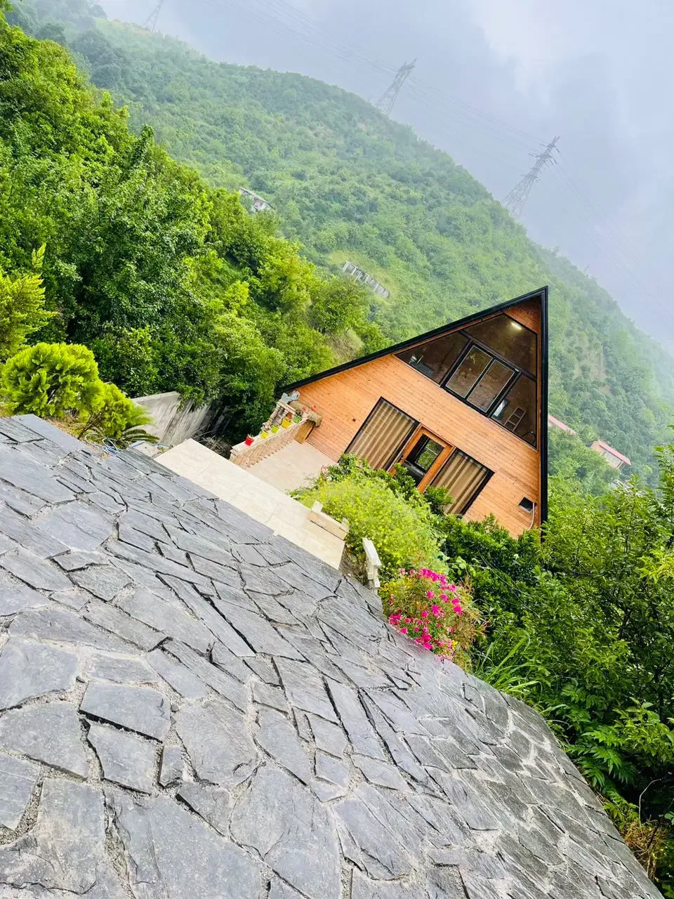 کلبه سویسی جنگلی بابلکنار|اجارهٔ کوتاه‌مدت ویلا و باغ|بابل, |دیوار