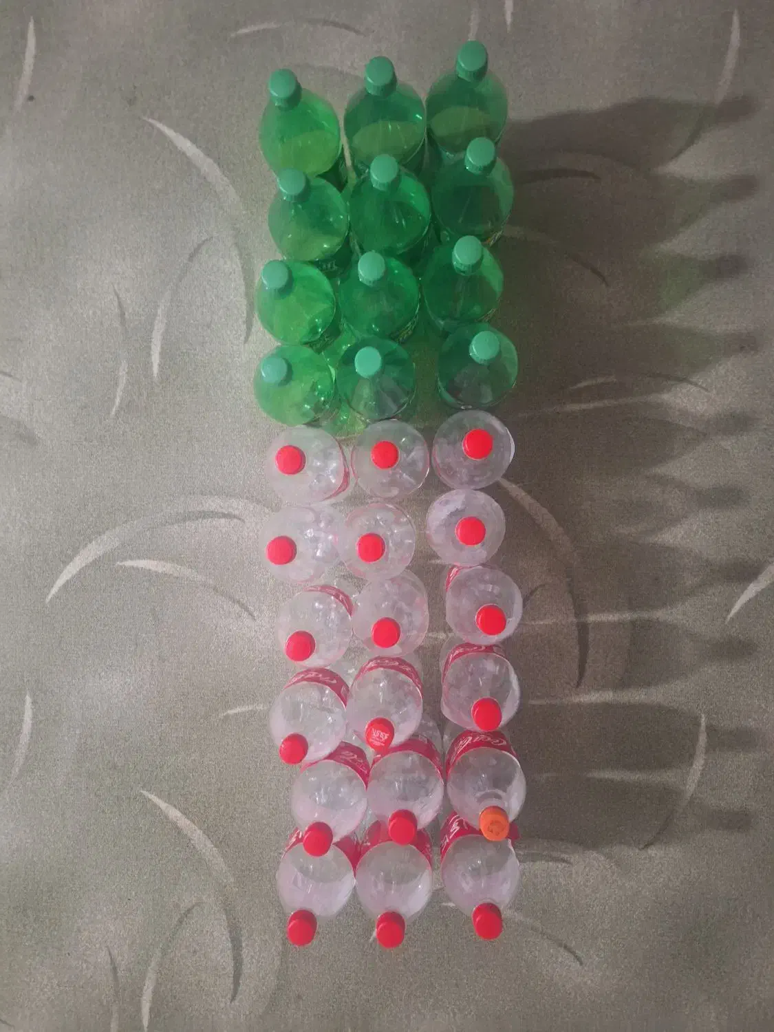 بطری نوشابه|ظروف نگهدارنده، پلاستیکی، یک‌بارمصرف|گالیکش, |دیوار