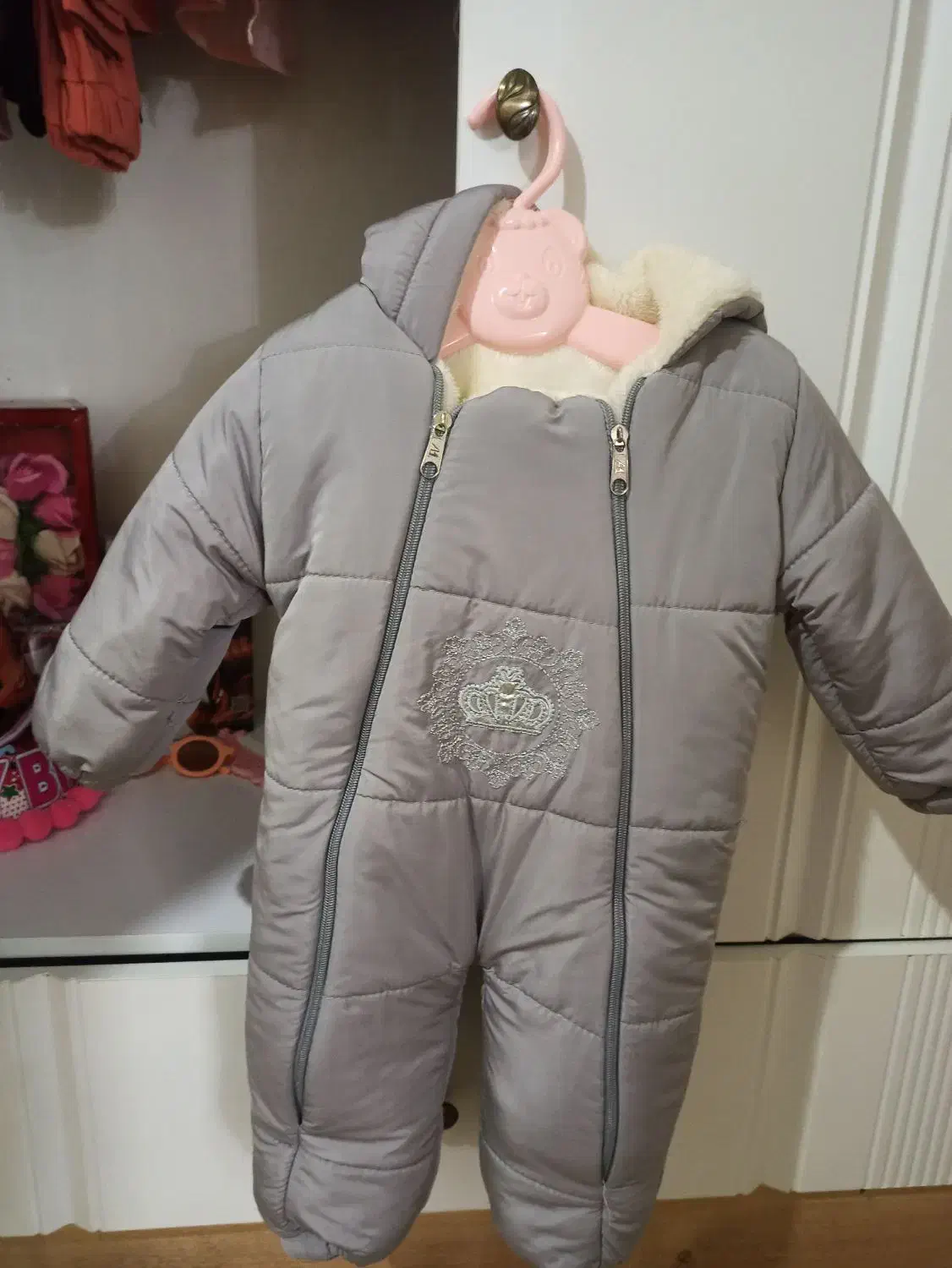 کاپشن نوزادی|کفش و لباس بچه|باسمنج, |دیوار