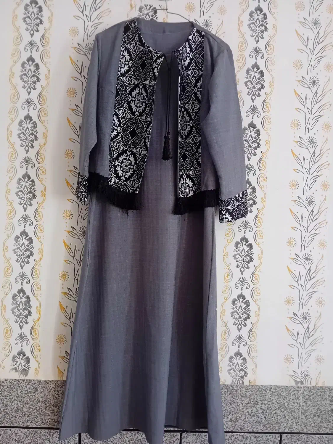 کت و سرافون|لباس|آبدانان, |دیوار