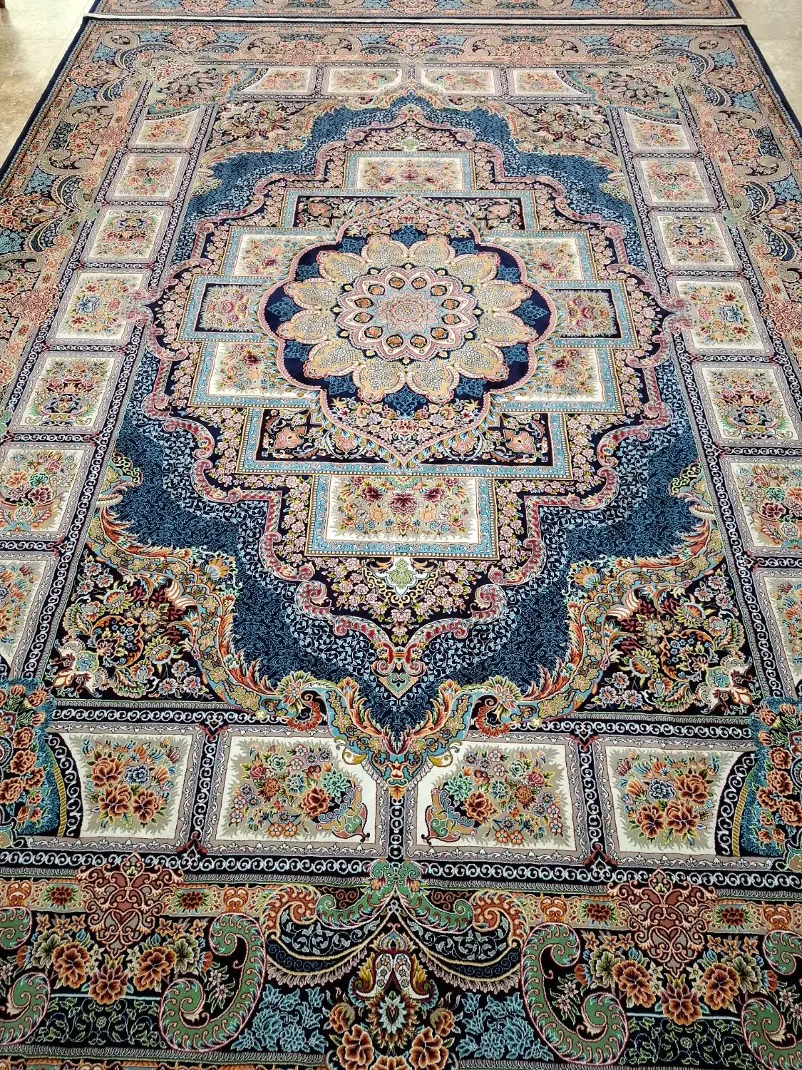 تعویض ۴ تخته فرش ۱۲ متری کم کار با فرش زمینه کرم|فرش|سبزوار, جنت|دیوار