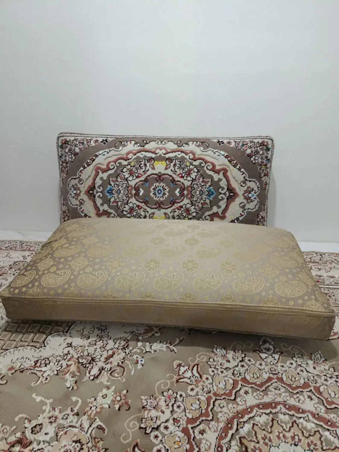 پشتی رنگ کرم|پشتی|گلستان (تهران), |دیوار