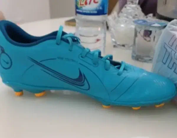 کفش فوتبال|کیف، کفش، کمربند|سنندج, |دیوار