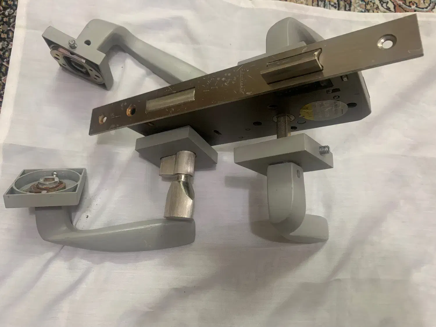 دستگیره قفل در اصلی|ابزارآلات|قم, باغ کرباسی|دیوار