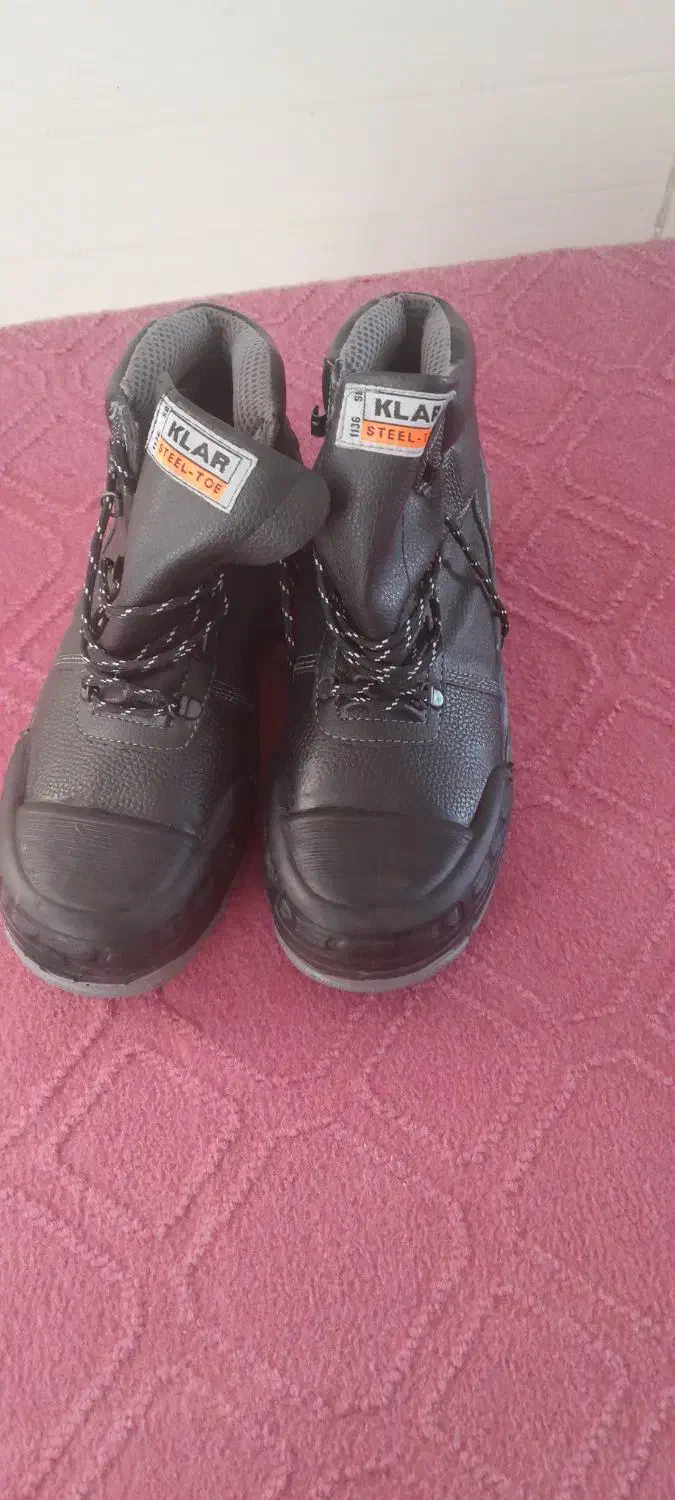 یک جفت کفش کار سایز ۴۵موجود است|کیف، کفش، کمربند|مهریز, |دیوار