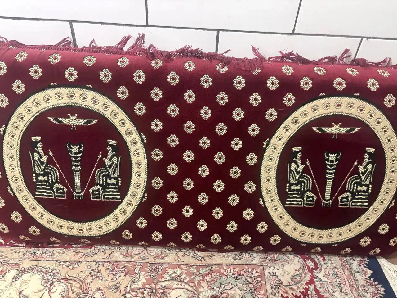 پشتی هخامنشی نو۴عدد|پشتی|شهرکرد, |دیوار