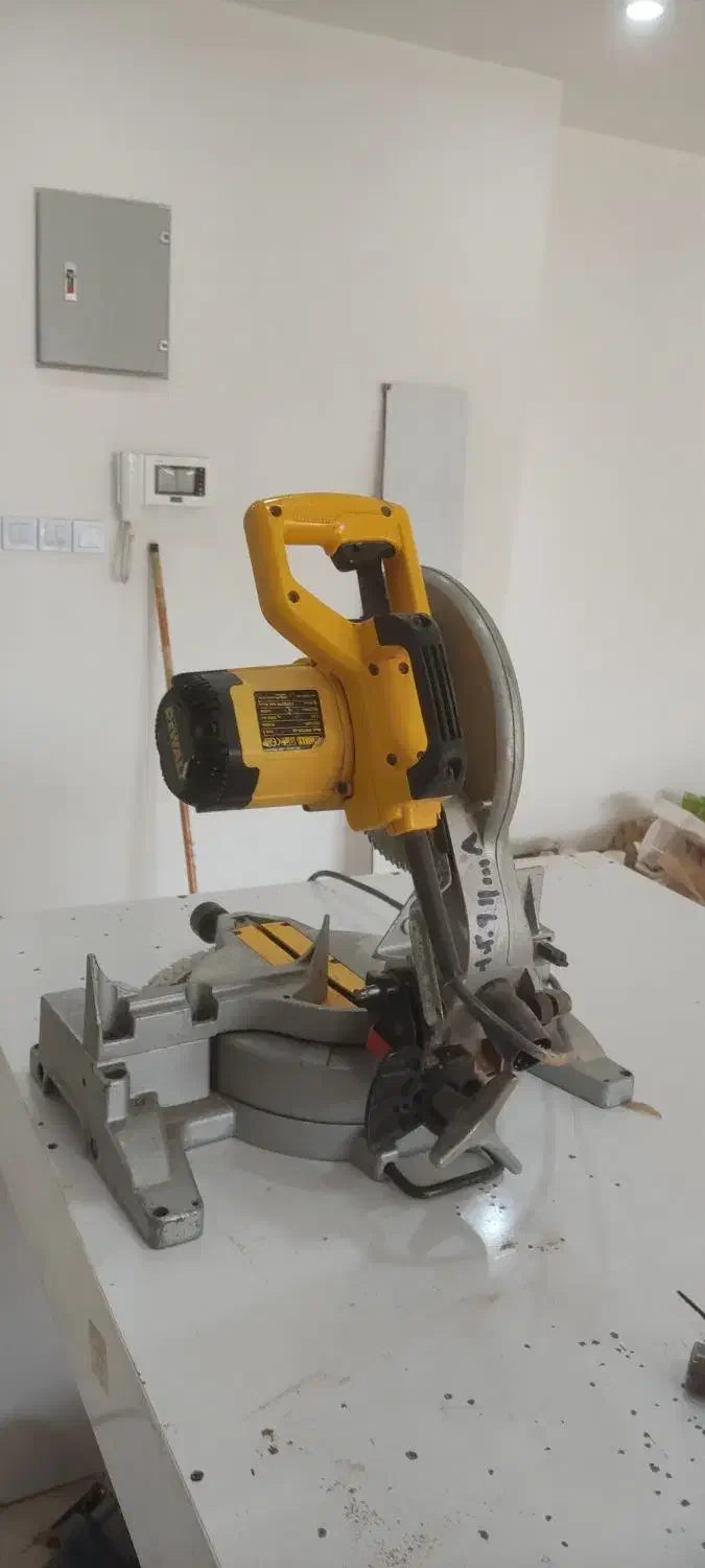 فارسی بر دیوالت اصل آلمان|ابزارآلات|اراک, |دیوار