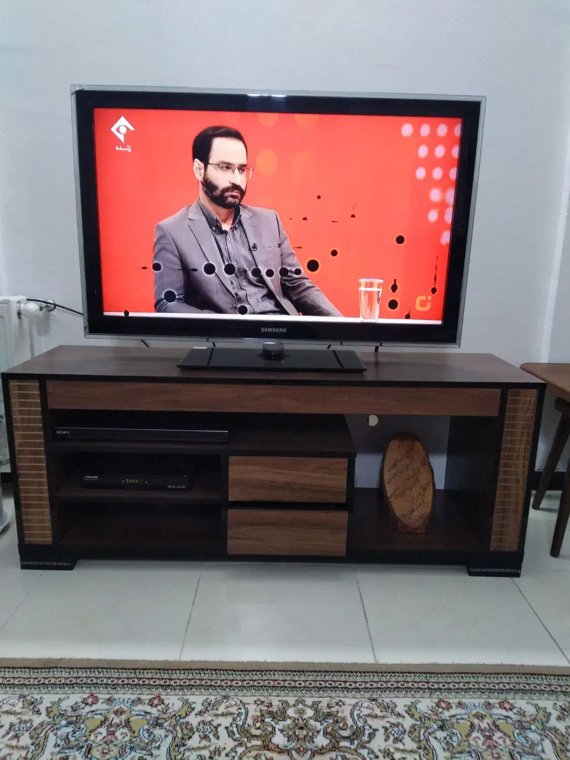 تلویزیون|تلویزیون و پروژکتور|صدرا-فارس, فاز ۲|دیوار