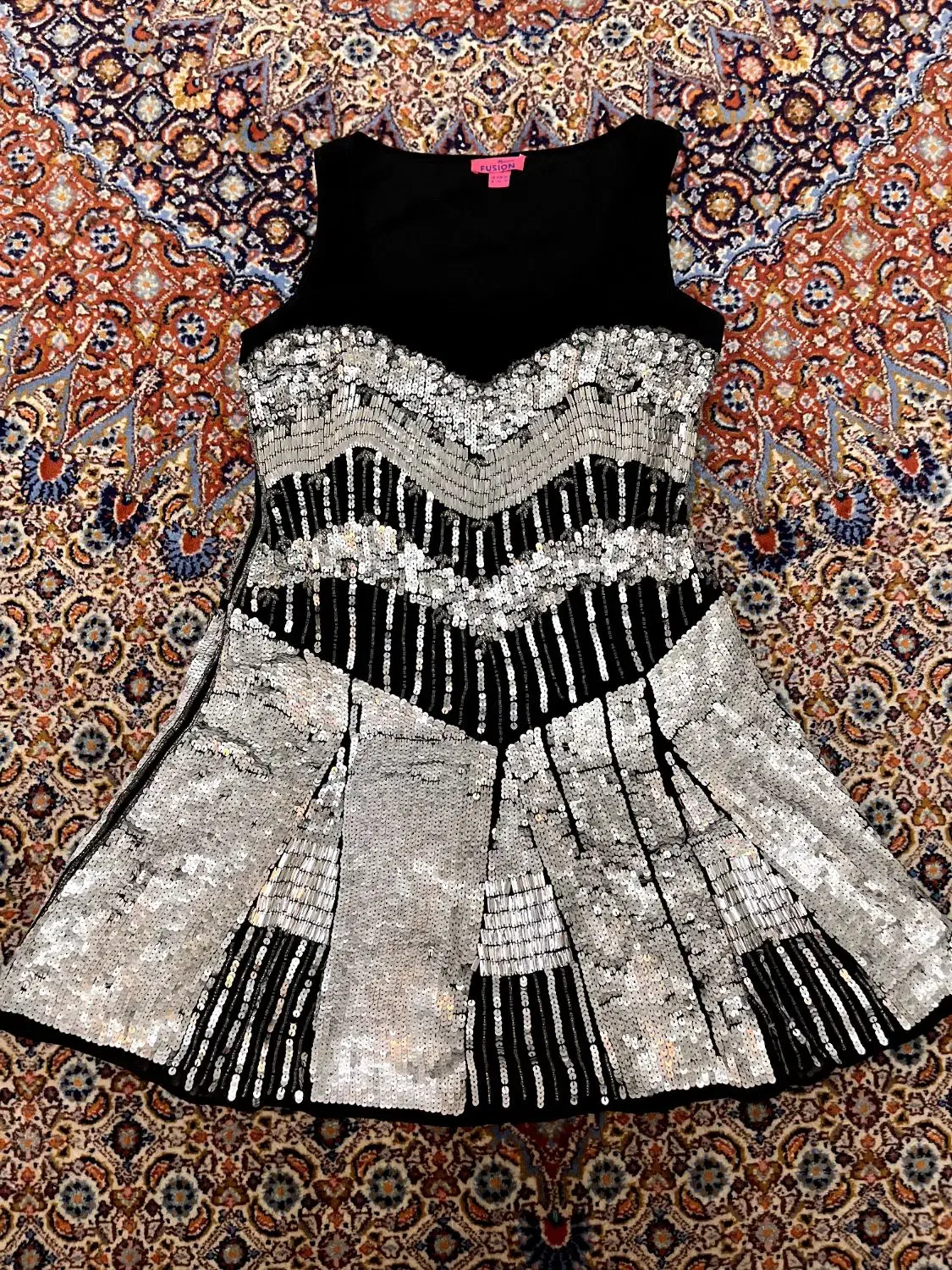 لباس مجلسی|لباس|سبزوار, ابوریحان|دیوار