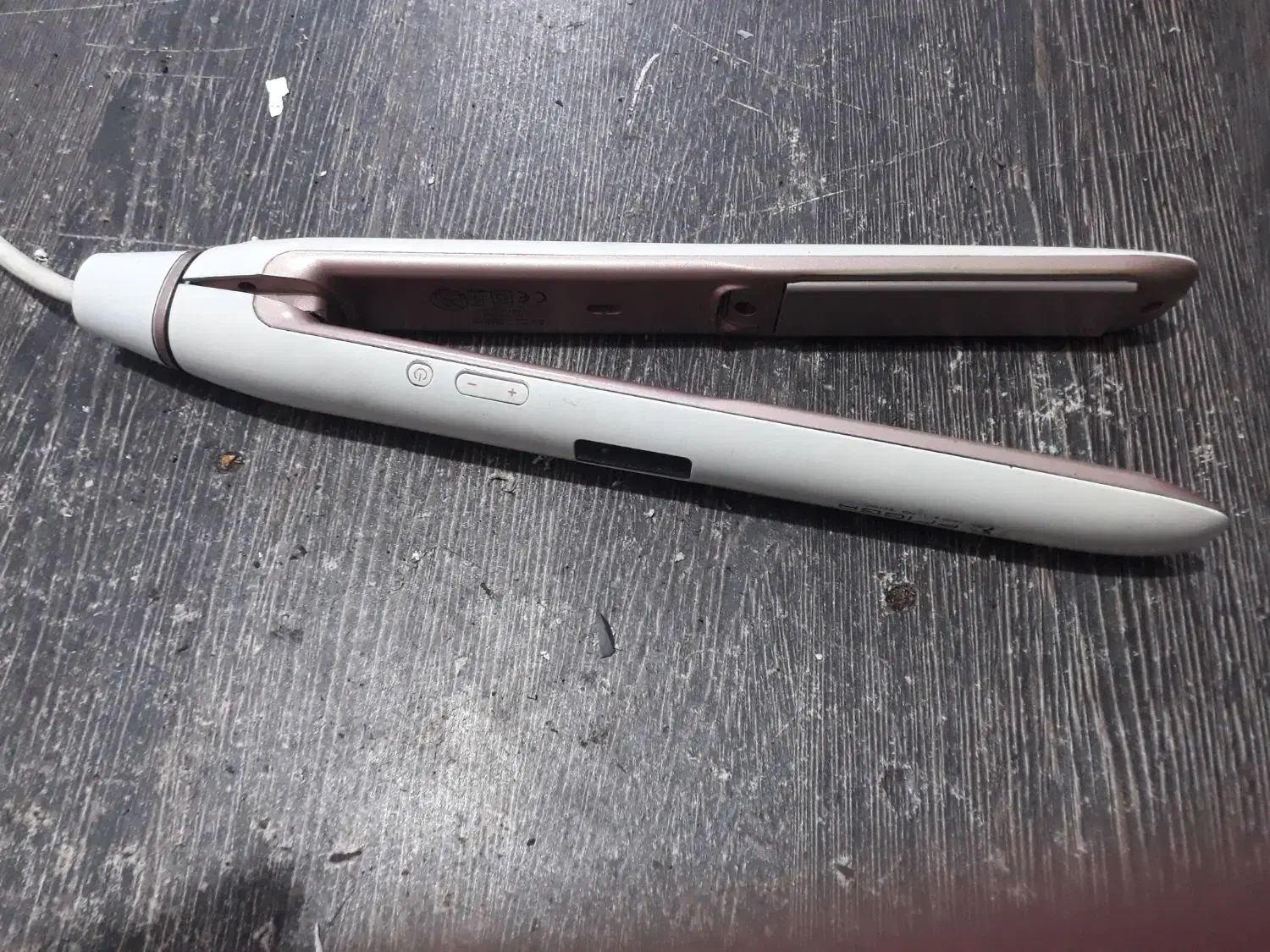 اتو مو|آرایشی، بهداشتی، درمانی|رشت, باهنر|دیوار