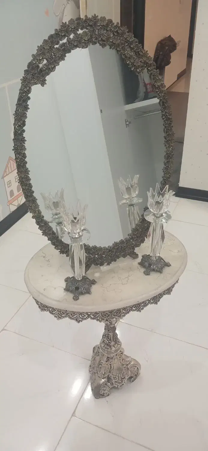 آینه و شعمدان|آینه|ری, علایین|دیوار