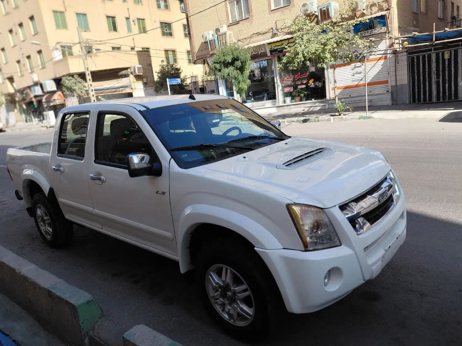 ایسوزو دی مکس|خودرو سواری و وانت|تهران, مشیریه|دیوار