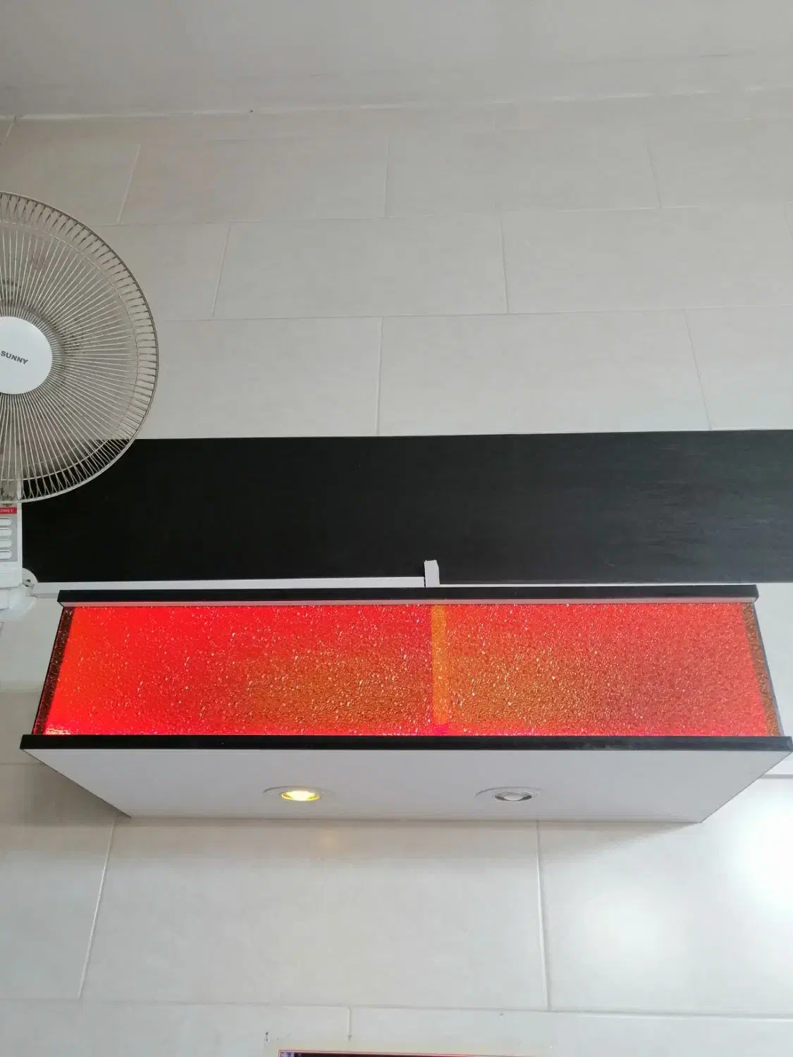 دکور و آینه آرایشگاه|آرایشگاه و سالنهای زیبایی|محمدیه-قزوین, |دیوار