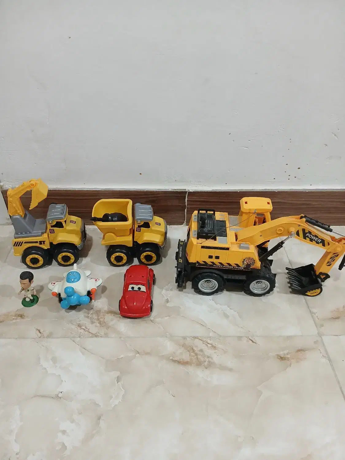 اسباببازی|اسباببازی|رشت, دخانیات|دیوار