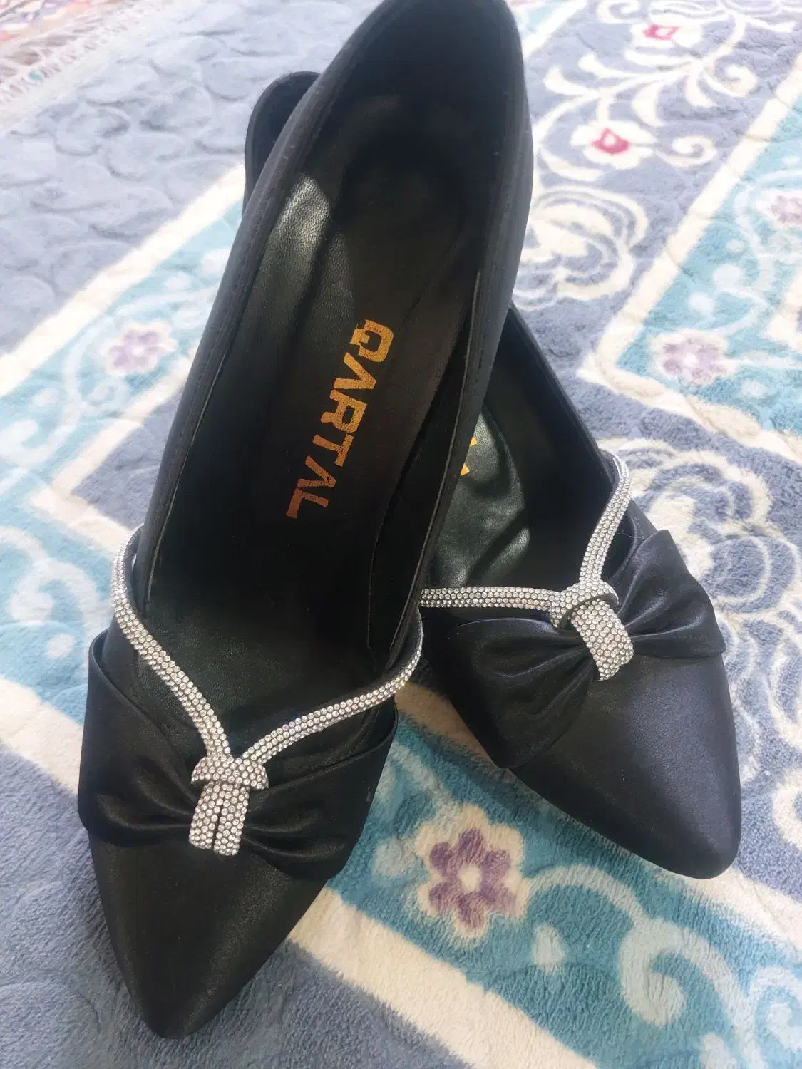 یک جفت کفش نو نو هست سایز ۴۰|کیف، کفش، کمربند|جالق, |دیوار