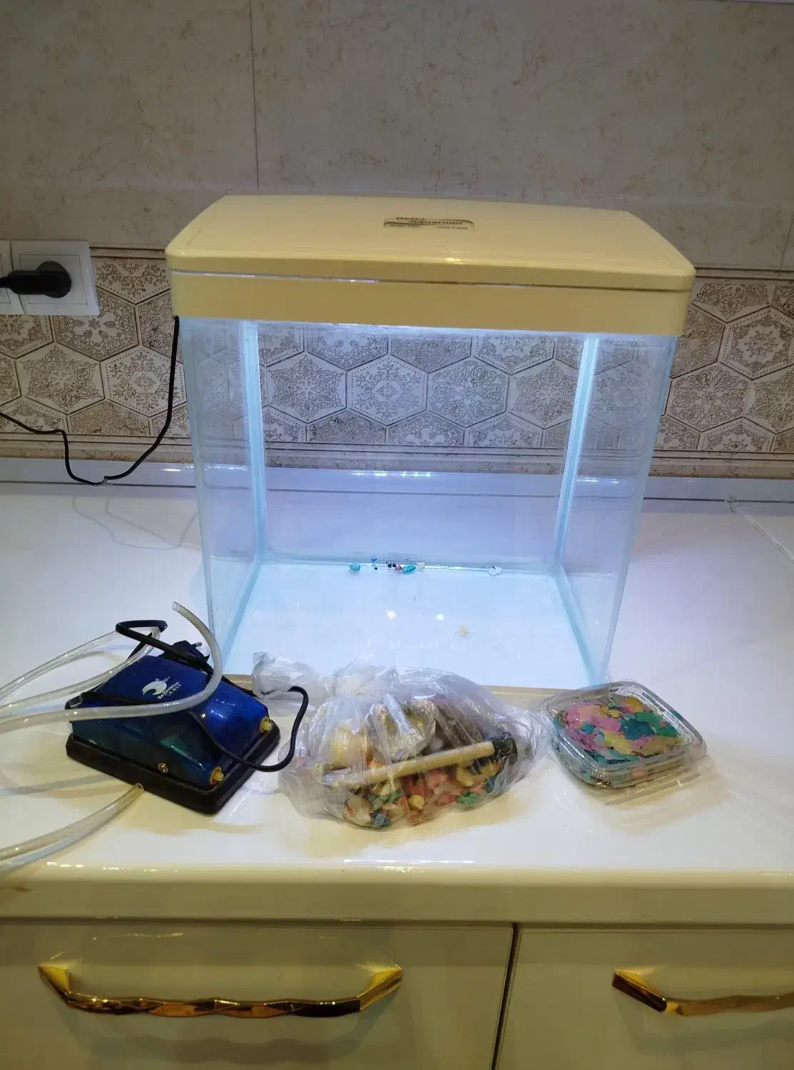 آکواریوم زینتی چراغ دار هفت رنگ|ماهی|اشنویه, |دیوار