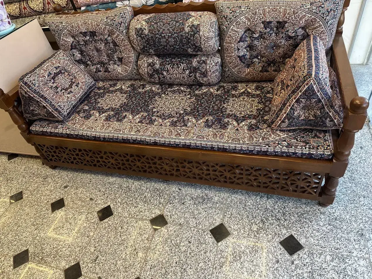 ست شاه نشین|پشتی|همدان, |دیوار