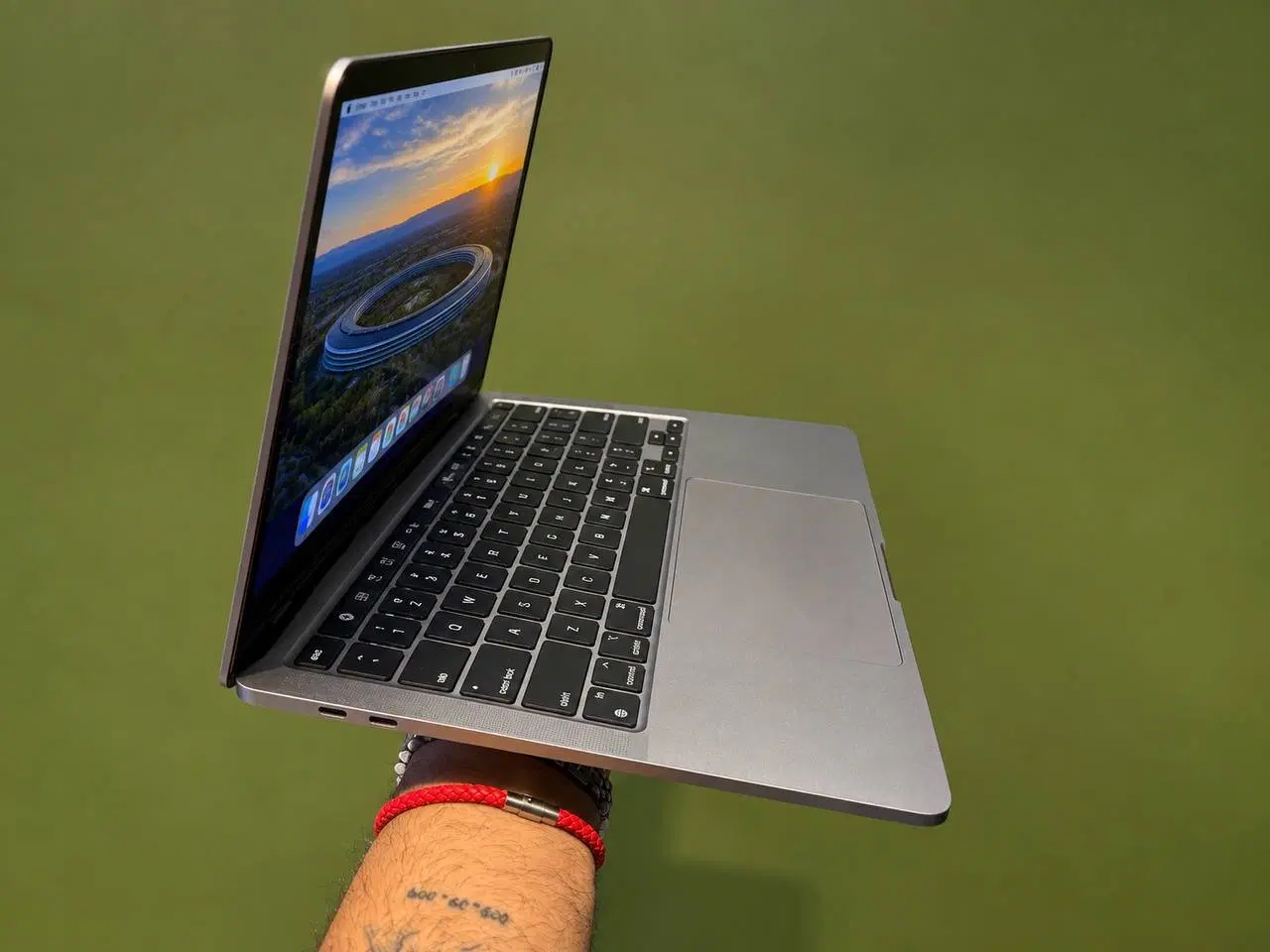 با جعبه زیر قیمتmacbook proهارد500آکبند|رایانه همراه|تهران, حسینآباد|دیوار