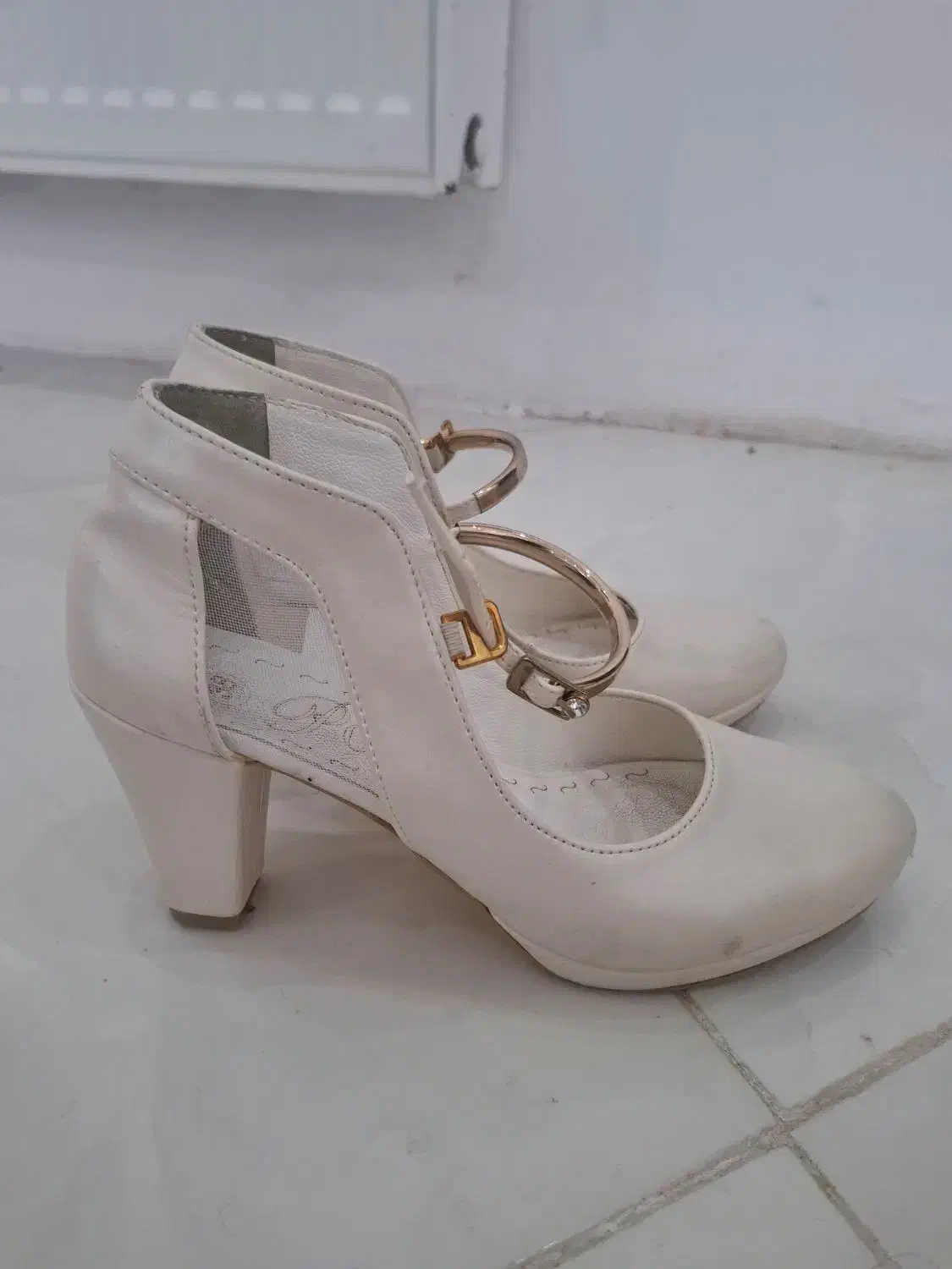 پاشنه دارمجلسی|کیف، کفش، کمربند|گلبهار, شهر جدید گلبهار|دیوار