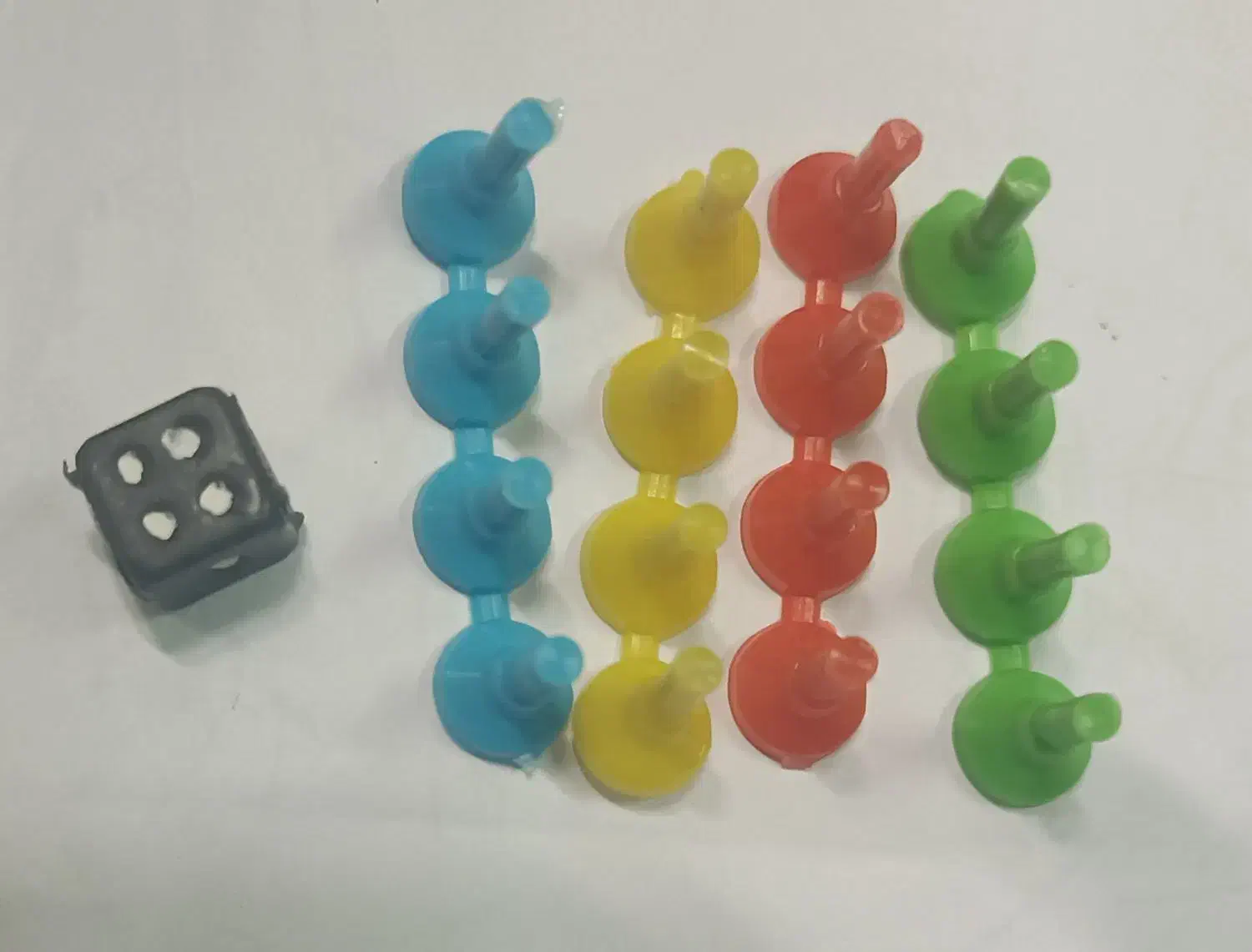 منچ وتاس|اسباببازی|مشهد, راه آهن|دیوار