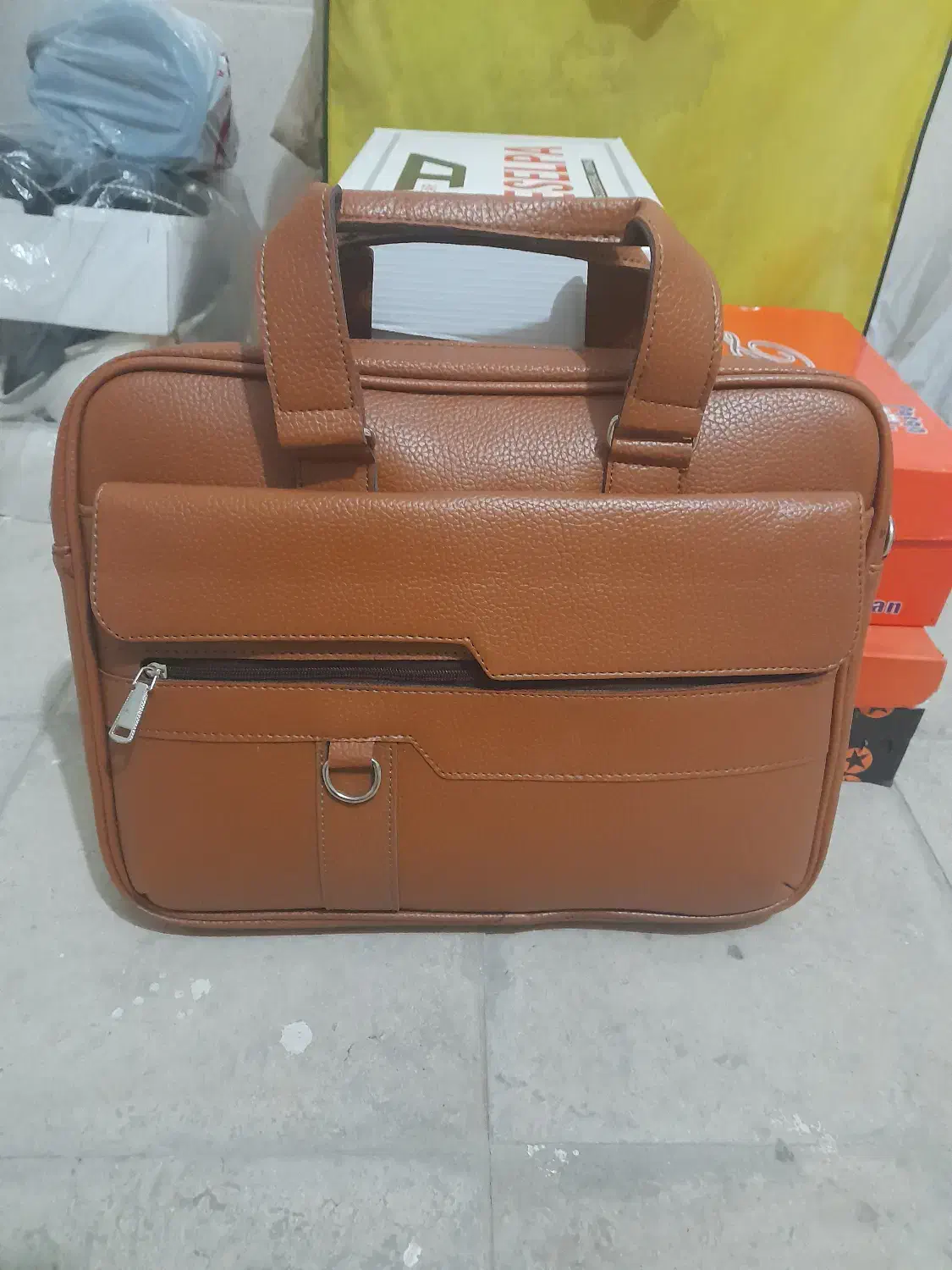 کیف لپتاپ وادارهای|کیف، کفش، کمربند|صدرا-فارس, فاز ۱|دیوار