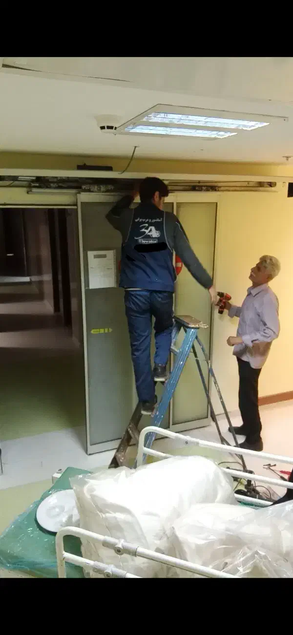 درب اتوماتیک تعمیر و نصب درب برقی درب شیشه ای|خدمات پیشه و مهارت|مشهد, احمدآباد|دیوار