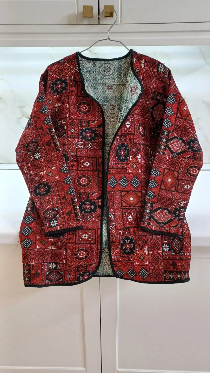 مانتو|لباس|قم, باغ کرباسی|دیوار