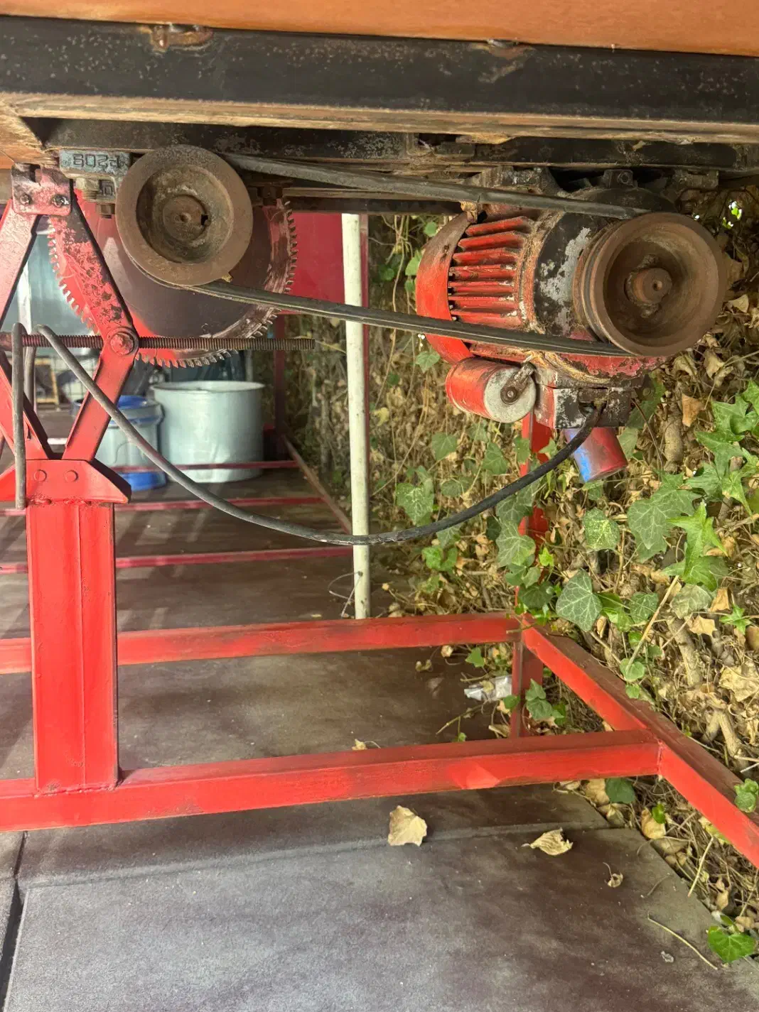 ۲ عدد میز کار نجاری و گیره و دینام ۲ اسب|ابزارآلات|فردیس, دهکده|دیوار