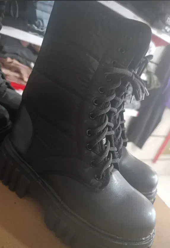 بوت|کیف، کفش، کمربند|دورود, |دیوار