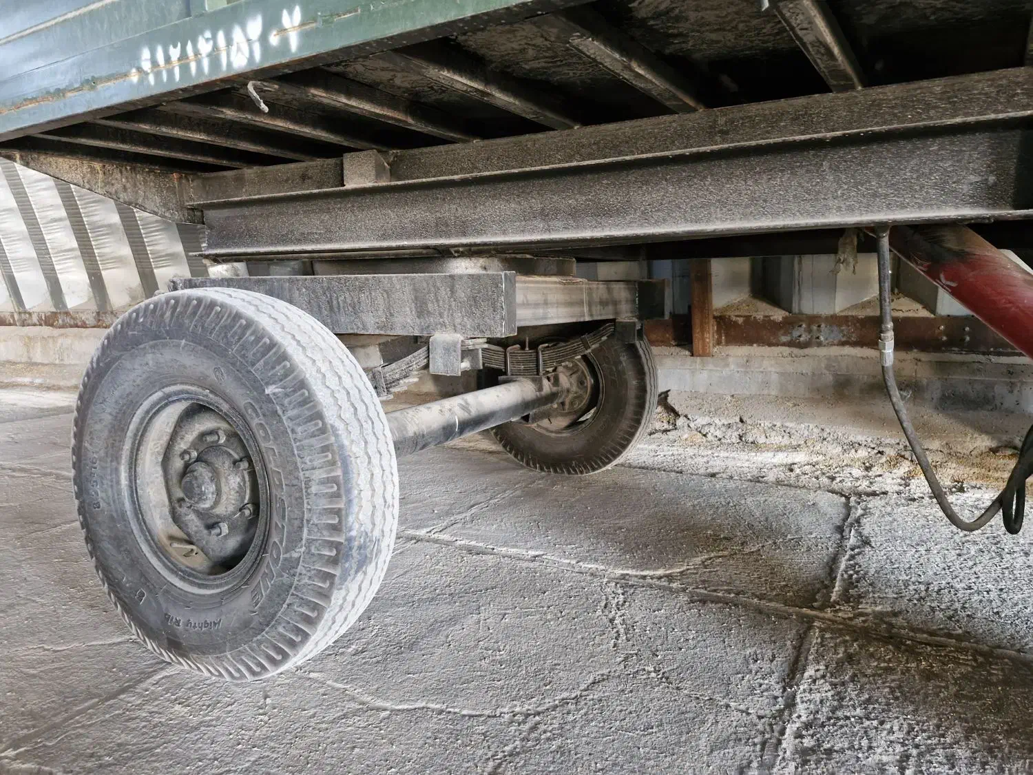 تریلی چهار چرخ تقویت شده دو جکه لاستیک خاوری ر|ماشینآلات صنعتی|زنجان, |دیوار