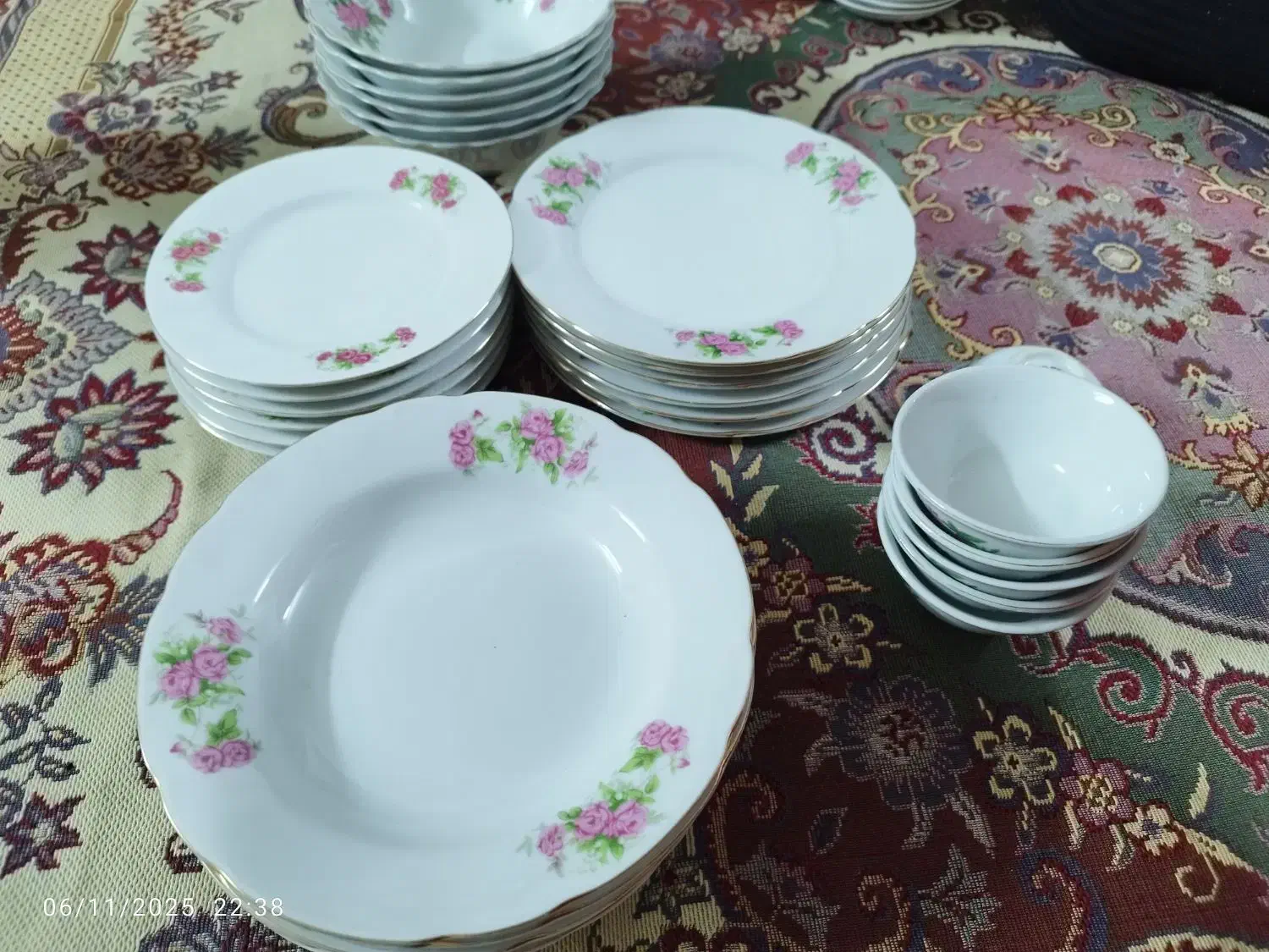 سرویس گل سرخ ۶ نفره|ظروف سرو و پذیرایی|مشهد, ولیعصر (شهرک غرب)|دیوار