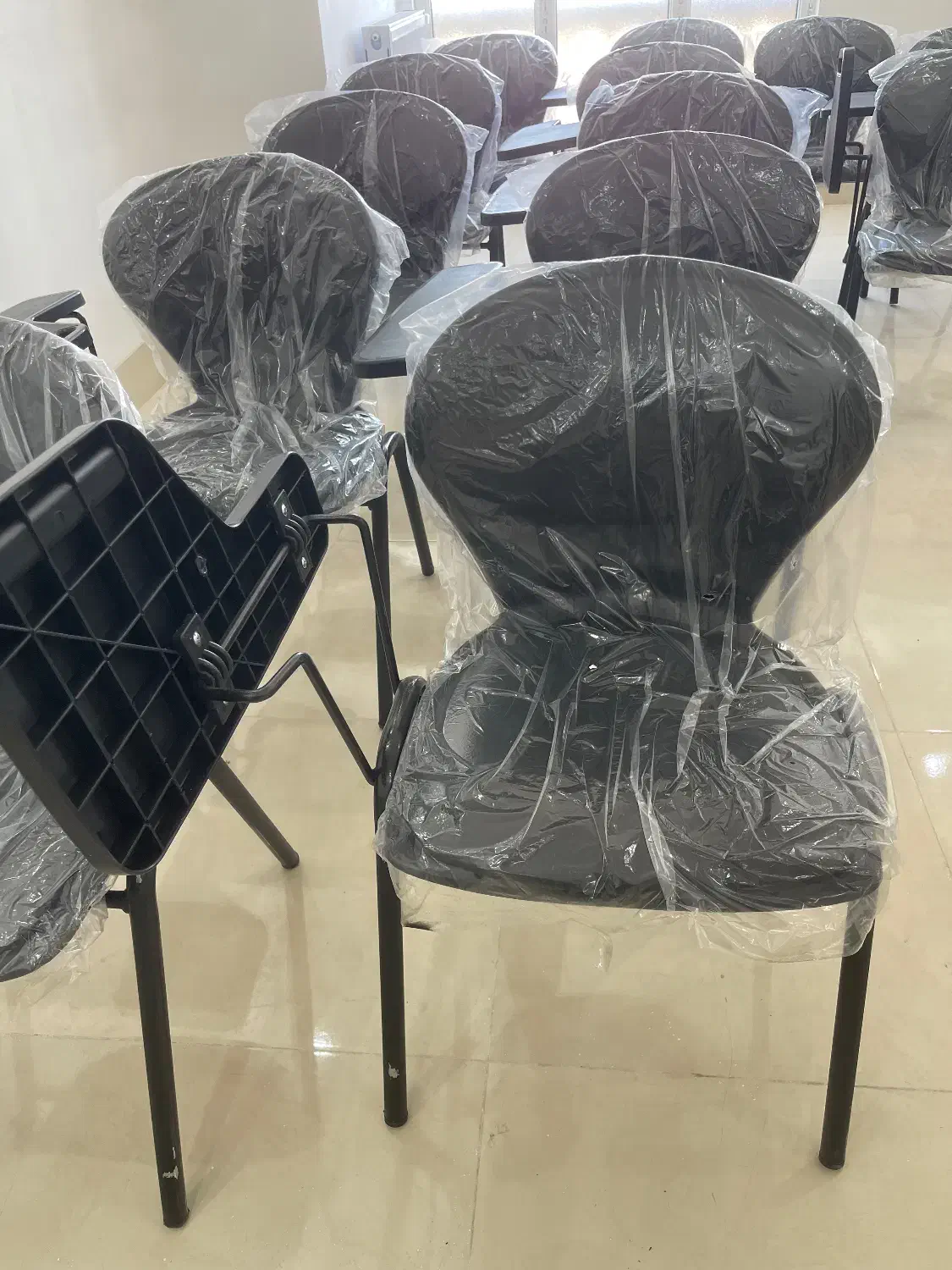 صندلی دسته دار دانشجویی|صندلی و نیمکت|نی‌ریز, |دیوار