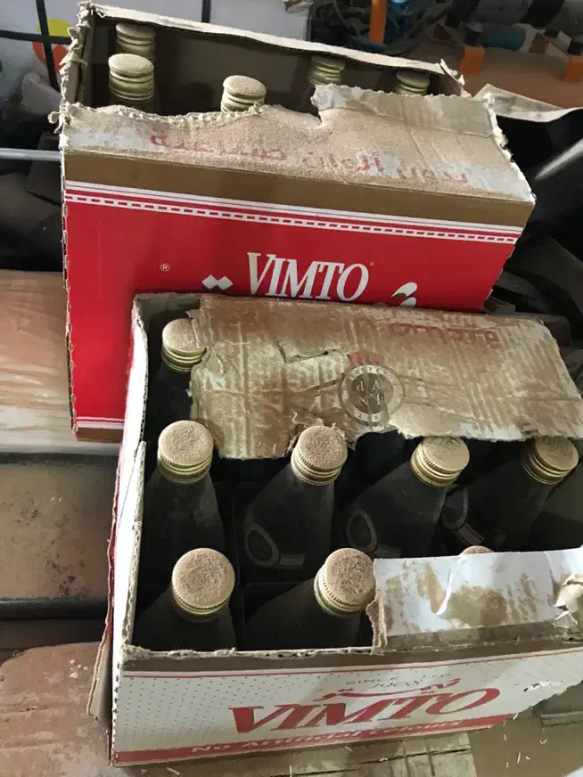 شیشه ومتو خالی تمیز|ظروف نگهدارنده، پلاستیکی، یک‌بارمصرف|بندر کنگان, |دیوار